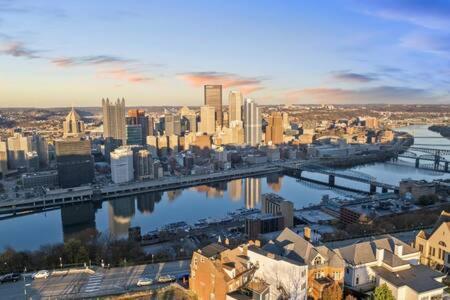 Charming Studio-Panoramic View-Your Pittsburgh Sanctuary Apartman Kültér fotó