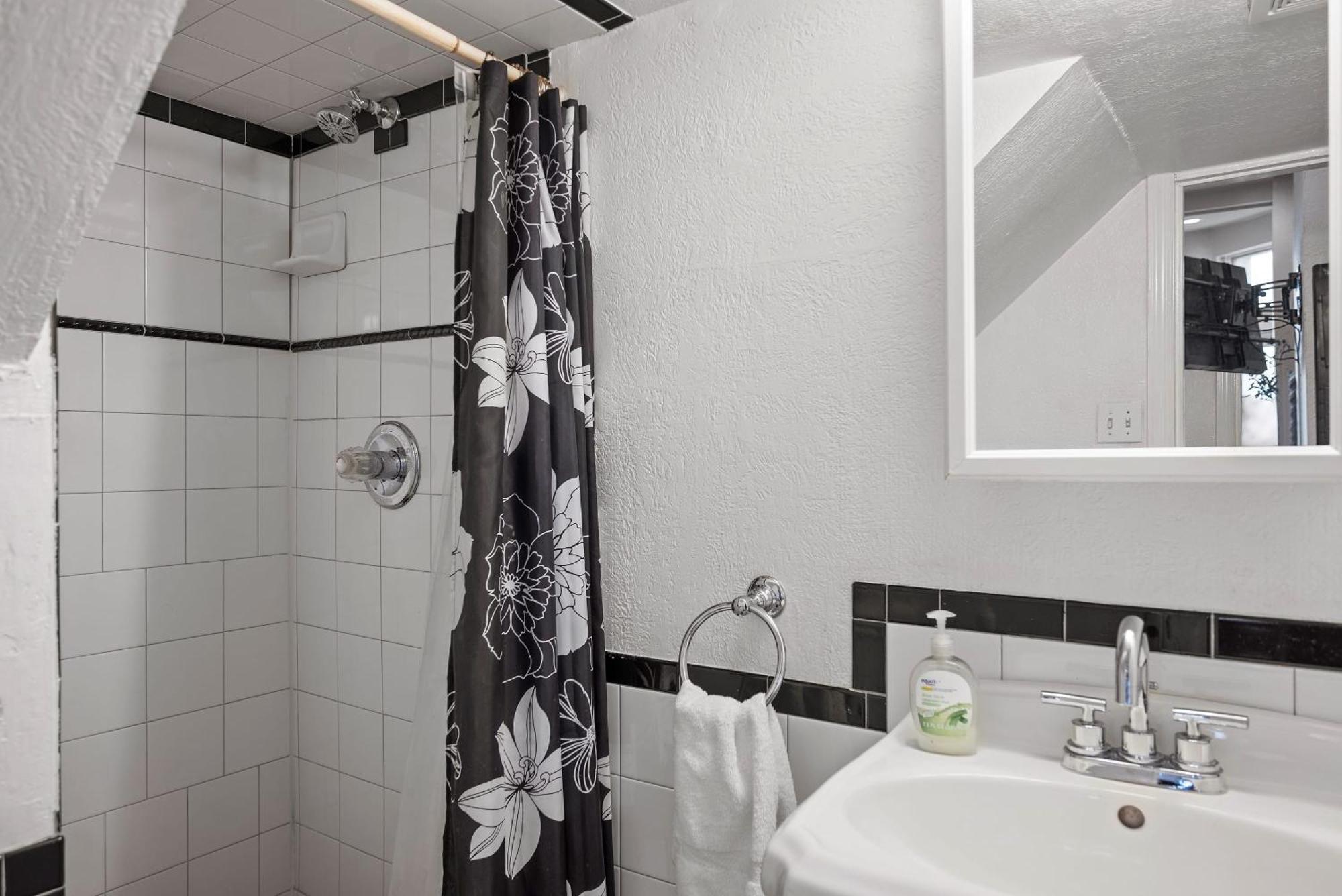 Charming Studio-Panoramic View-Your Pittsburgh Sanctuary Apartman Kültér fotó